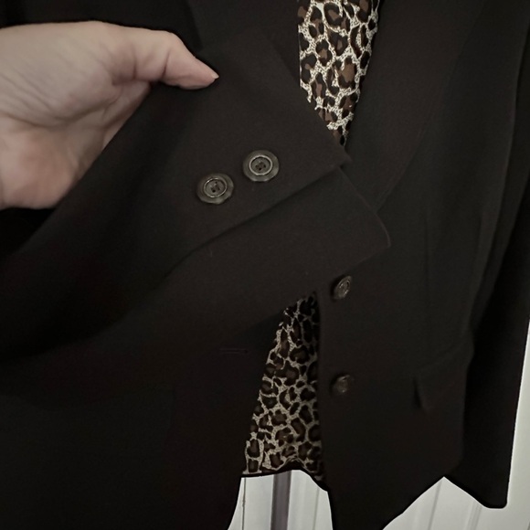Tahari 2 Button Close Suit Jacket Leopard Print Lining Button Cuff Design - Picture 6 of 8